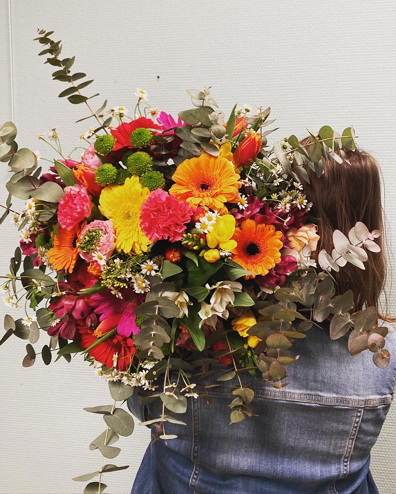 Bouquet de fleurs pour féliciter un proche, une création florale par Pom’Violette