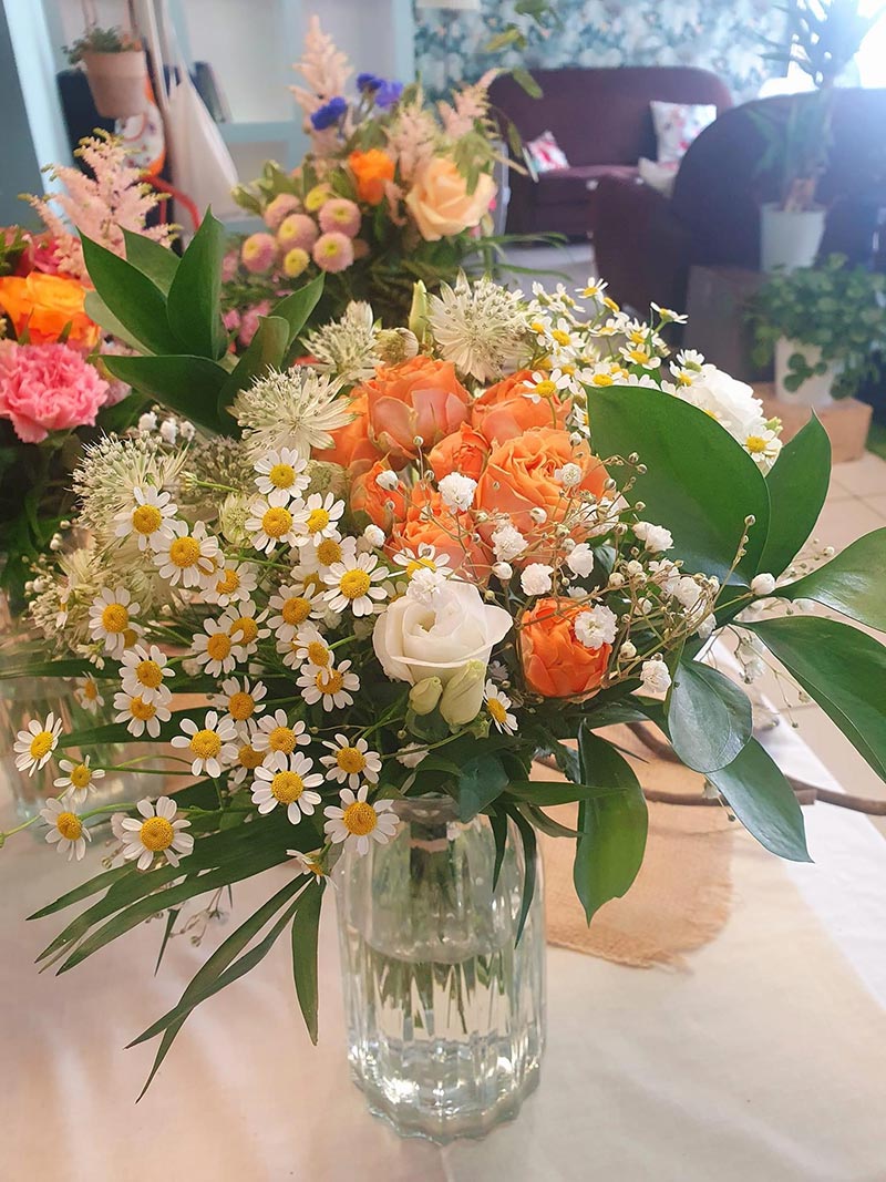 Création florale pensée pour accompagner un proche en convalescence – signée Pom’Violette